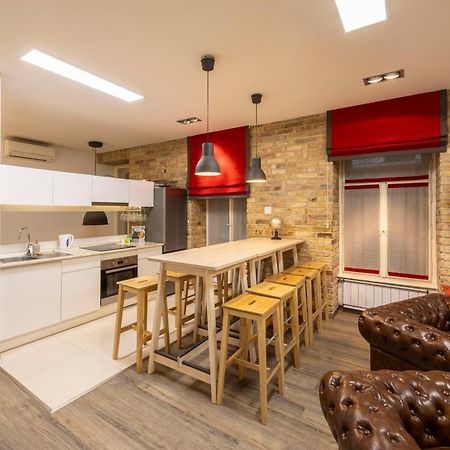 Deluxe Central Elizabeth Residence W/ 4Bedrm, 2Bathrm, 1Lvngrm Budapest Exterior photo